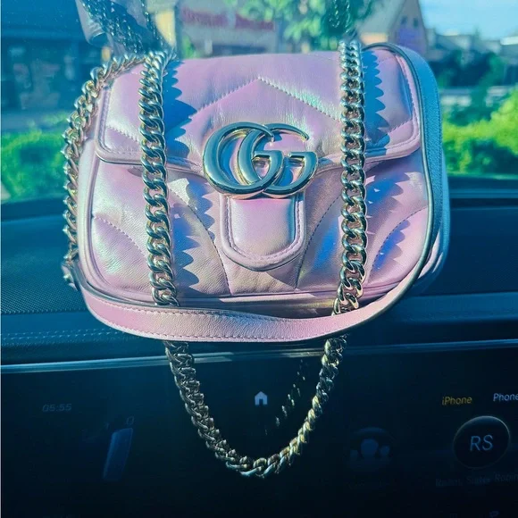 Gucci Pink Crossbody Bag with Chain Strap and Structured Shape - Picture 7 of 7